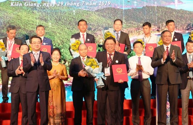 Thủ tướng Nguyễn Xuân Phúc: "Không chấp nhận những DN lợi dụng lỗ hổng pháp luật để trục lợi"