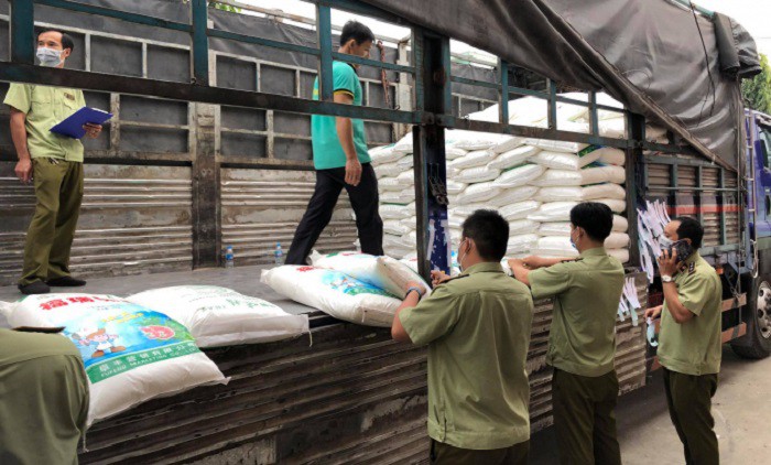 Bắt 1.800 bao bột ngọt loại cấm lưu thông, nghi nhập lậu từ Trung Quốc 