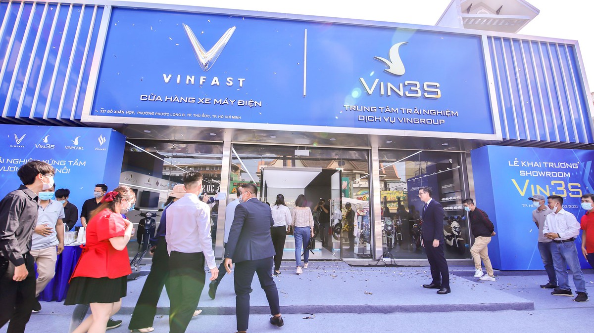 Vinfast khai trương 64 showroom xe máy điện 