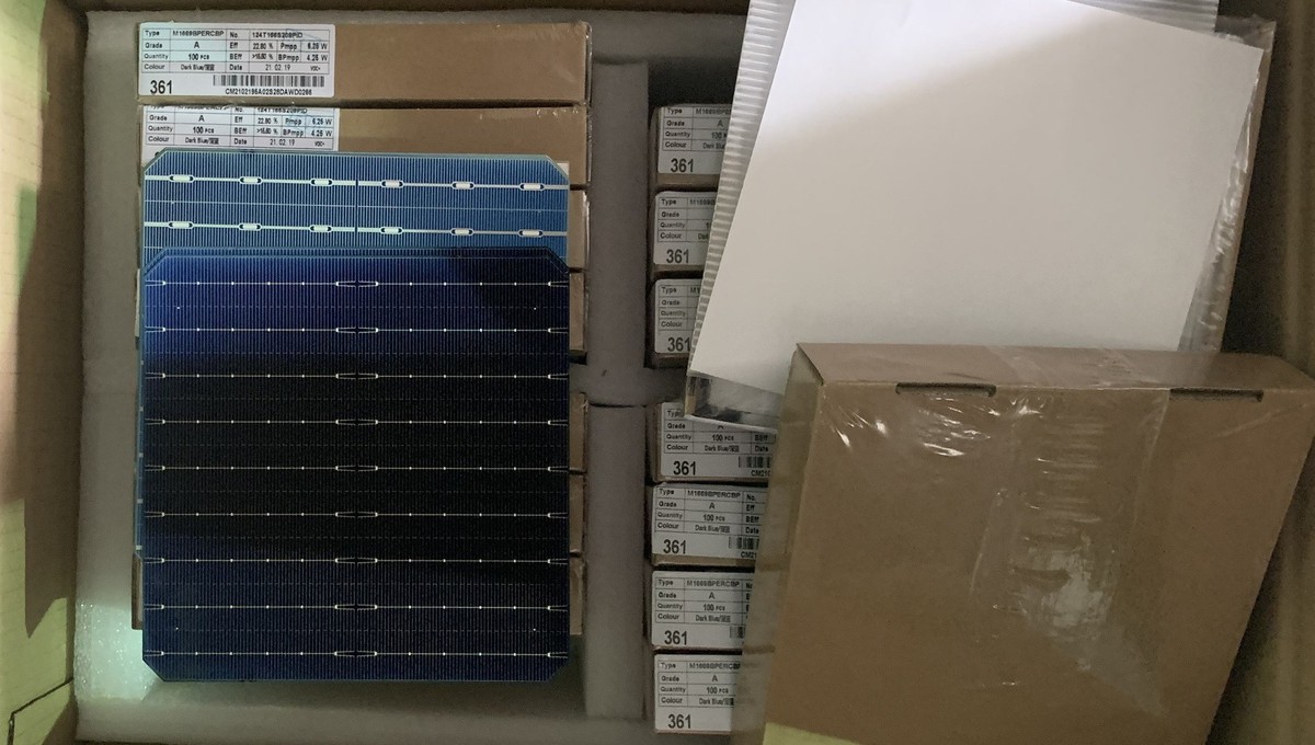 Phá vụ buôn lậu hàng triệu tấm cell pin mặt trời trị giá hơn 100 tỷ đồng