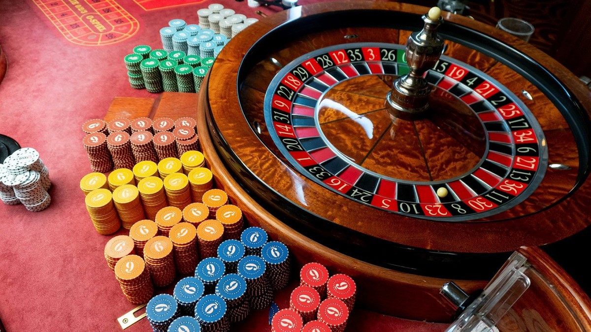 “Đỏ mắt” tìm lý do vì sao cổ phiếu doanh nghiệp vận hành casino thua lỗ đậm tăng kịch trần 31 phiên