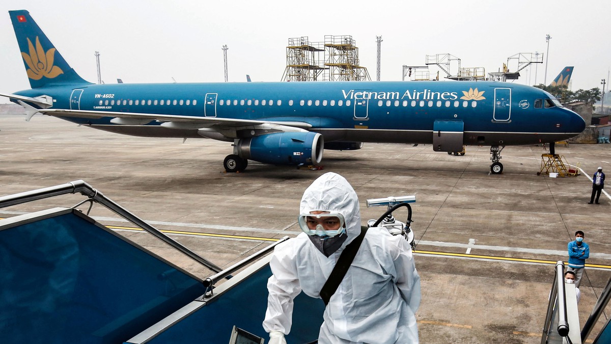 Vietnam Airlines bên bờ vực phá sản, đối mặt với rủi ro pháp lý, doanh nghiệp du lịch kiệt quệ vì COVID-19 