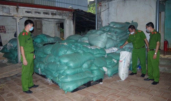 Công an Thái Nguyên thu giữ 13,5 tấn găng tay y tế mua từ các cơ sở kinh doanh phế liệu