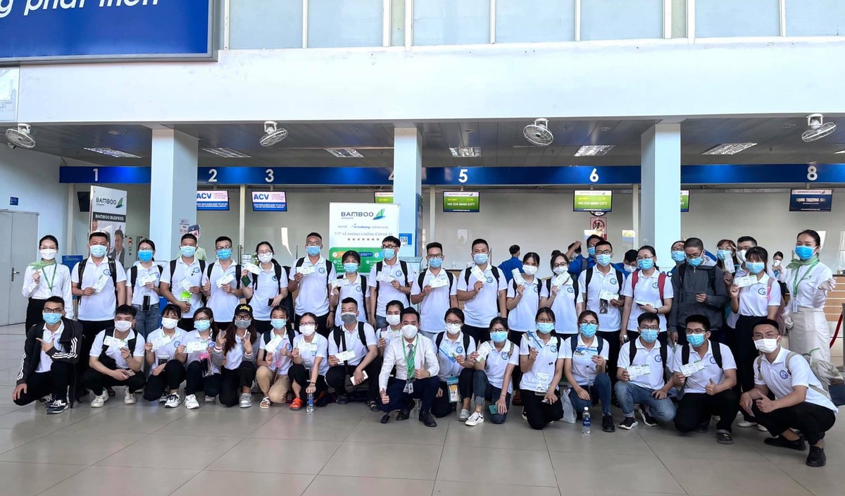 Bamboo Airways điều chuyên cơ đưa đoàn y bác sĩ Đại học Y Dược Huế tiếp viện Đồng Nai chống dịch